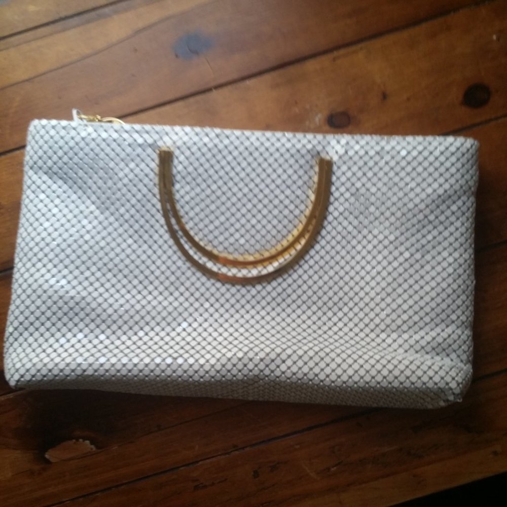 NWOT Elka While Clutch